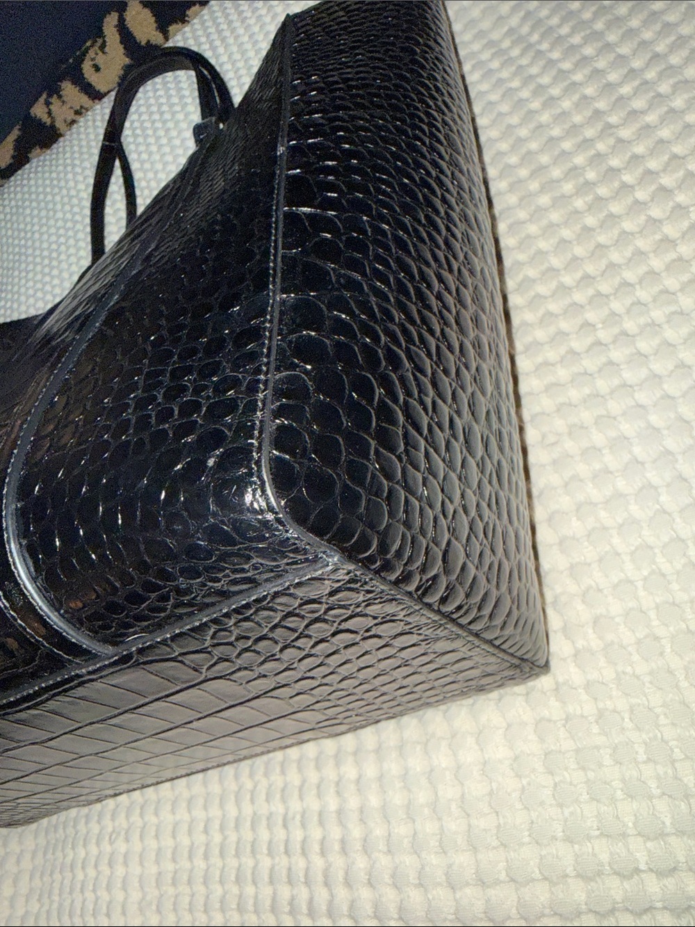 Balenciaga Black Croc-Embossed Tote with Logo - Picture 5 of 8